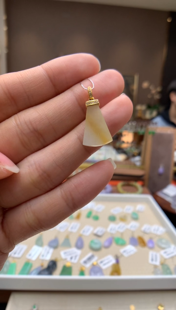 【闪购商品】翡翠颈饰18K金镶嵌无事牌