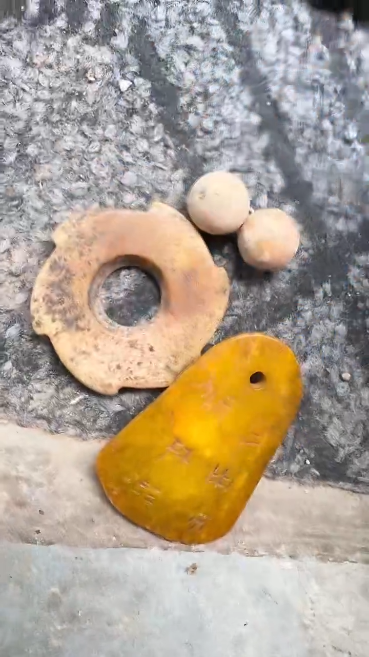 未镶嵌和田玉挂件1