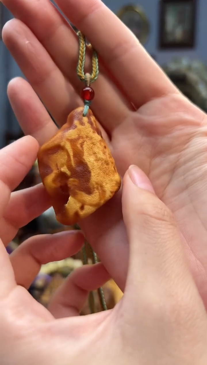 琥珀颈饰未镶嵌吊坠