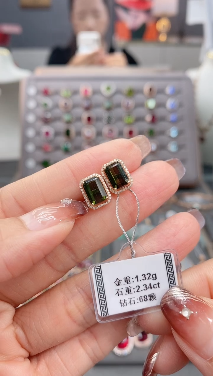 18K金镶嵌耳饰碧玺2.34配钻