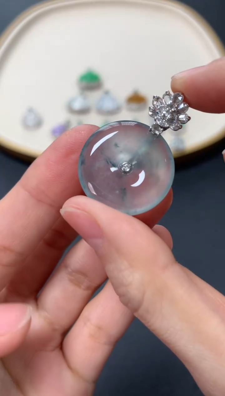 【闪购商品】翡翠吊坠(不含链)18K金镶嵌39800