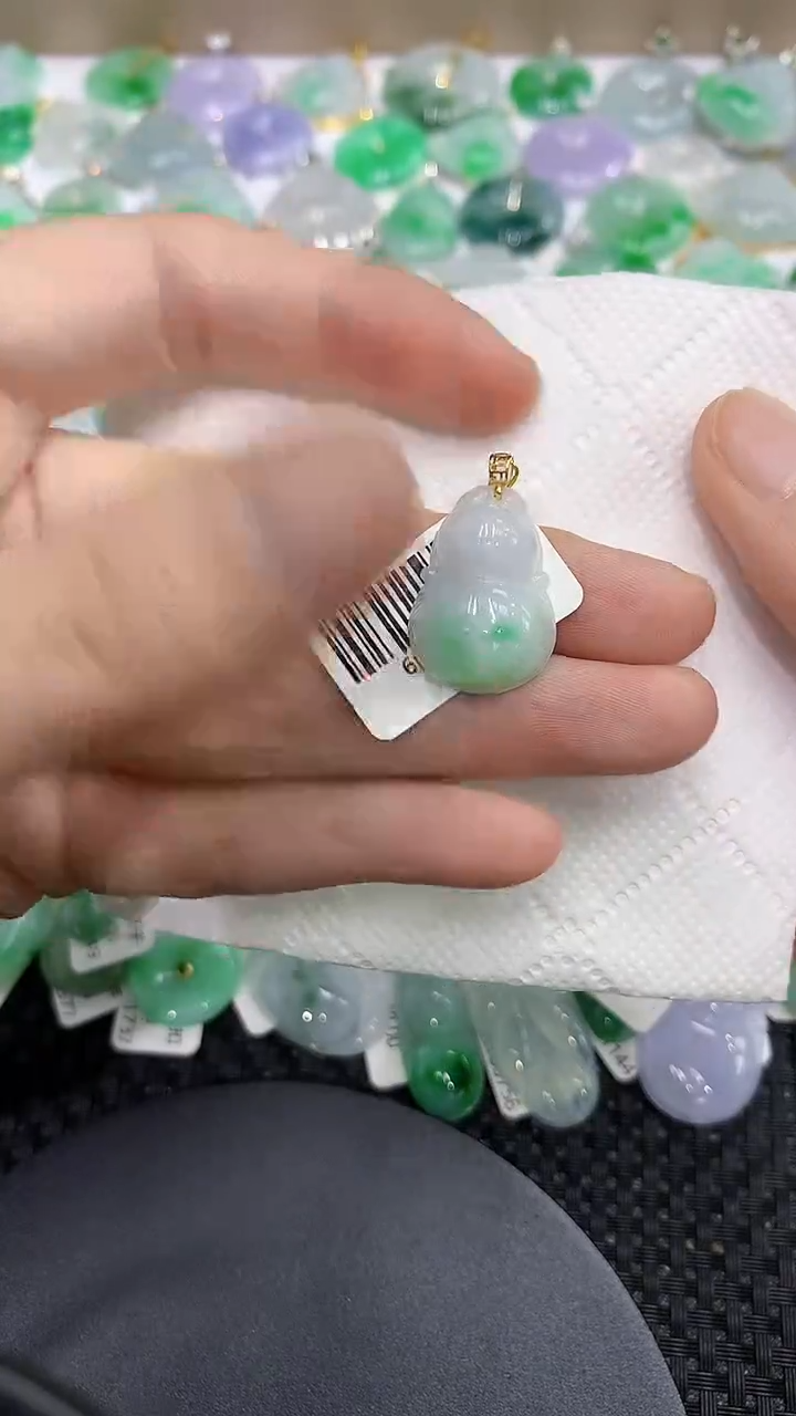 颈饰18K金镶嵌翡翠a货百元以下同包裹多件发出的只收取一单运费