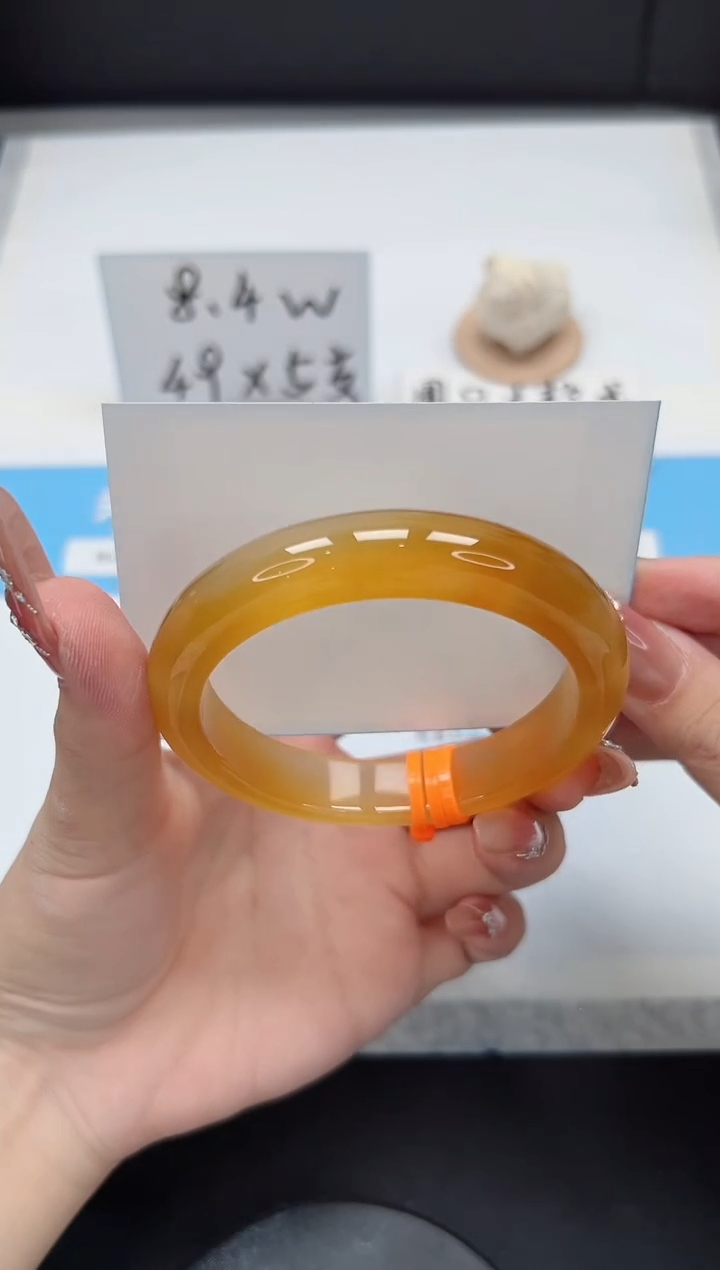 【闪购商品】石英质玉手镯未镶嵌418/59.5香槟