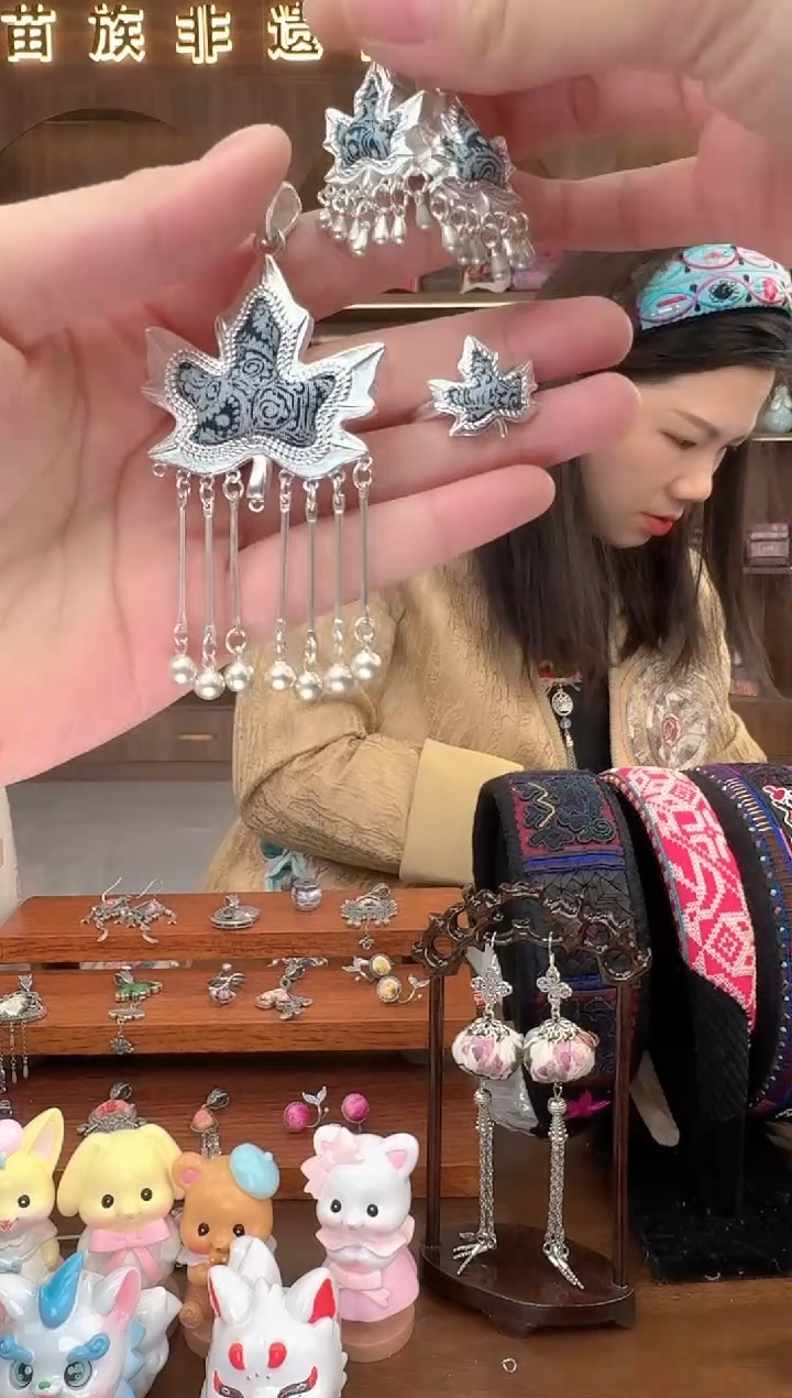 【闪购商品】织绣扶光苗绣传承64