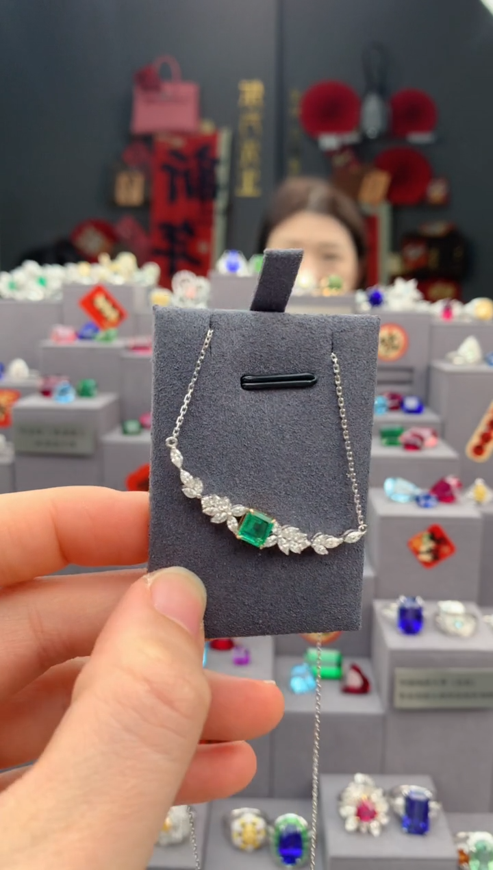 【闪购商品】祖母绿套链18K金镶嵌78分祖母绿套链