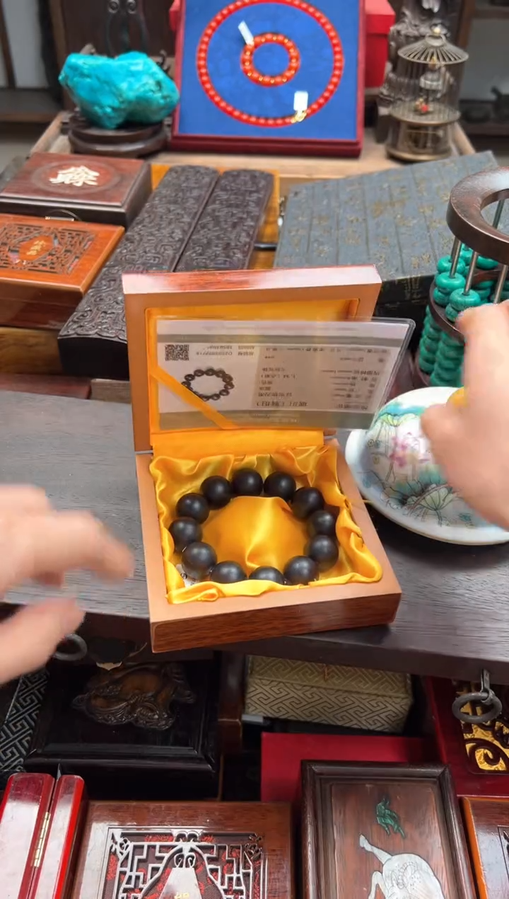 瓷片--------瓷---------翳珀串