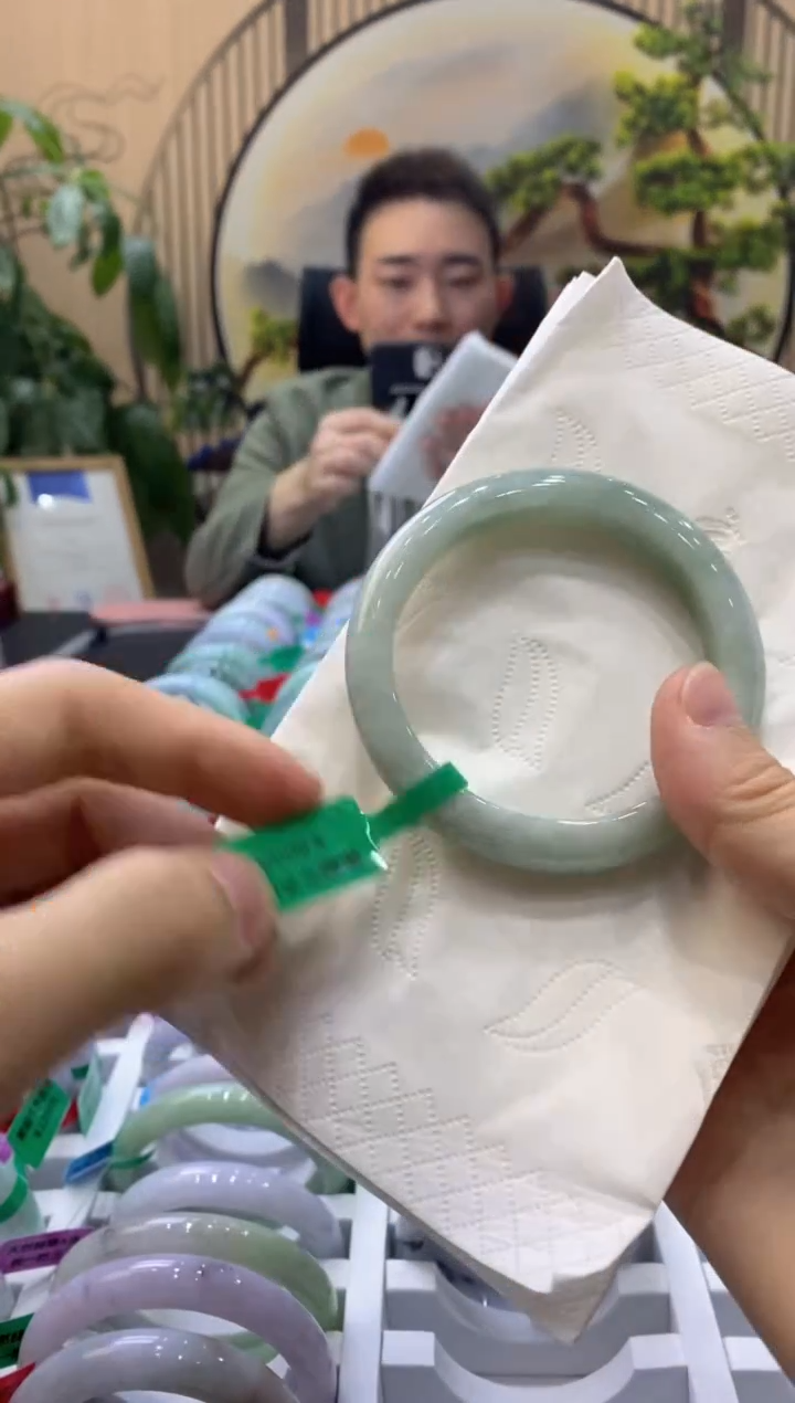 【闪购商品】翡翠手镯未镶嵌000000523