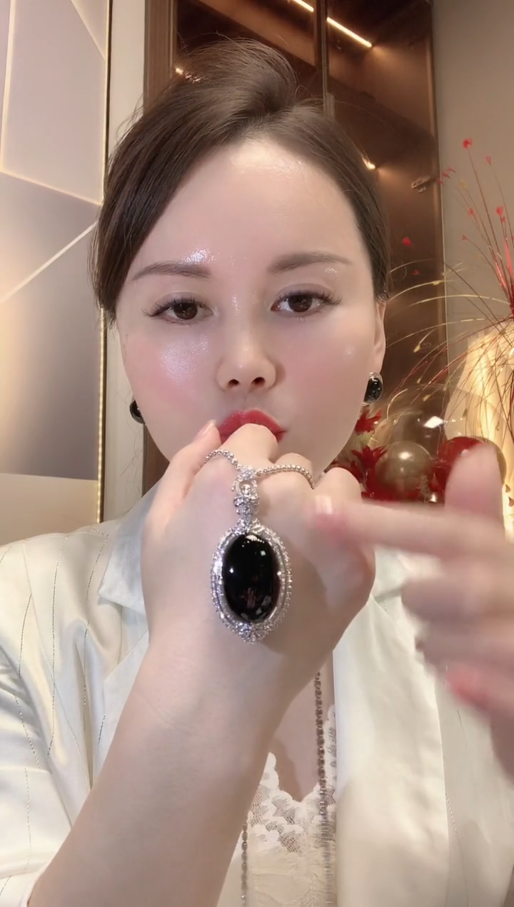 【闪购商品】翡翠吊坠(不含链)18K金镶嵌D98 