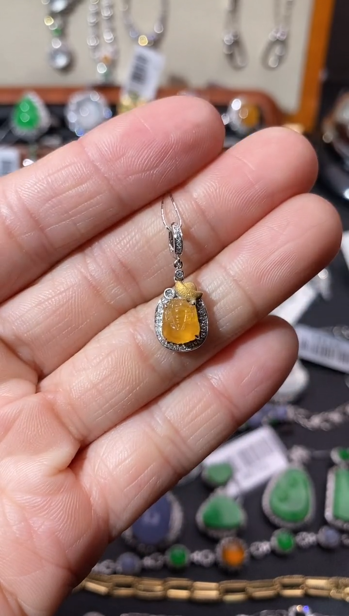 【闪购商品】翡翠吊坠(不含链)18K金镶嵌吊坠