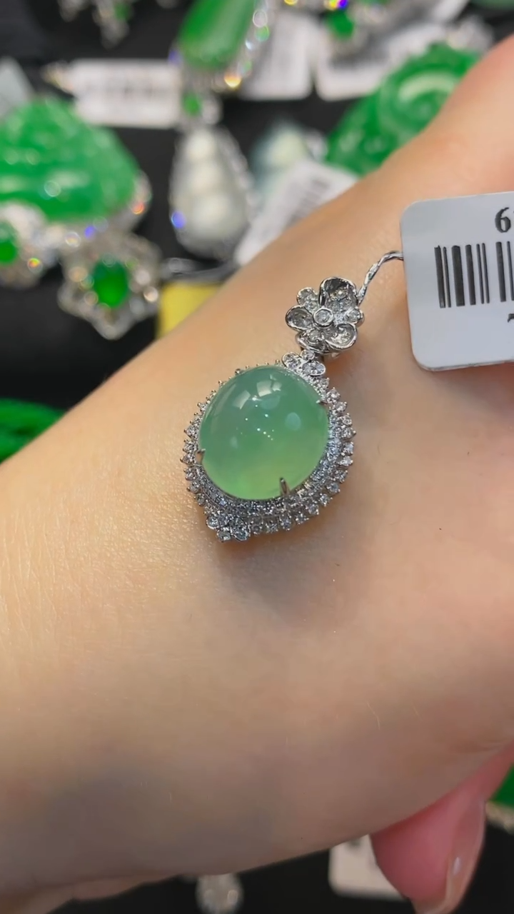 【闪购商品】翡翠颈饰未镶嵌绿蛋吊坠