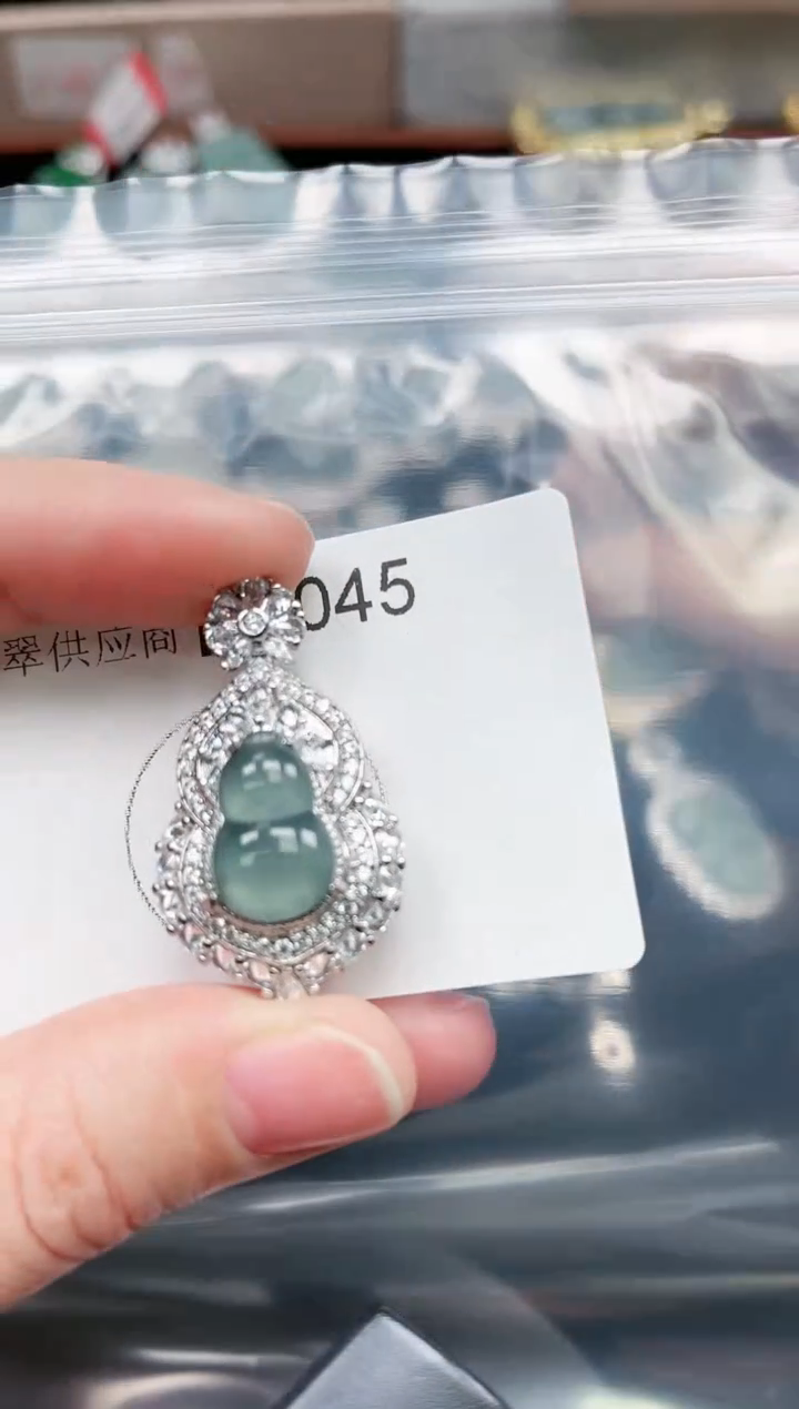 【闪购商品】翡翠颈饰未镶嵌2045赠皮绳