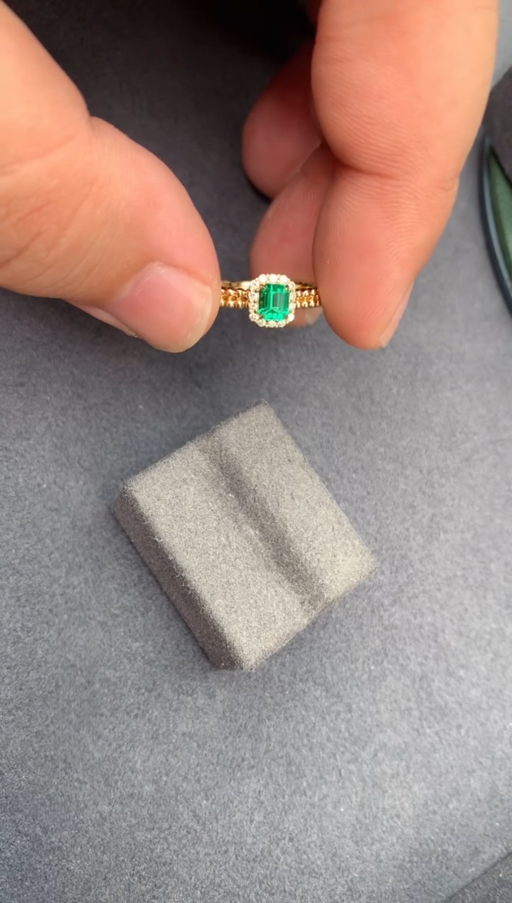 【闪购商品】祖母绿戒指18K金镶嵌43分祖母绿