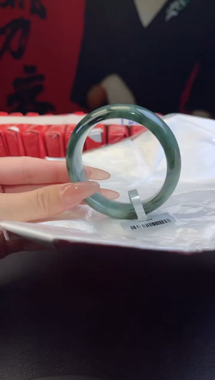 【闪购商品】翡翠手镯未镶嵌7翡翠手镯(微瑕）