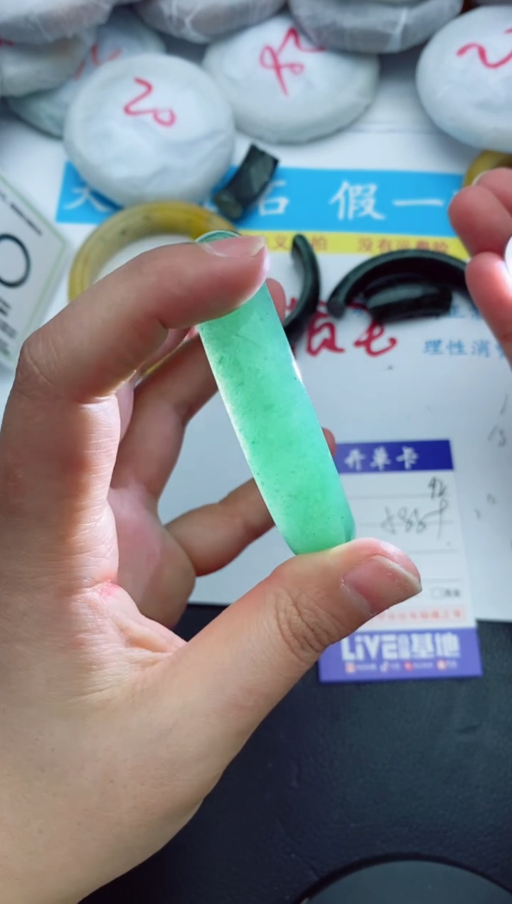 【闪购商品】石英质玉手镯未镶嵌92+58/59