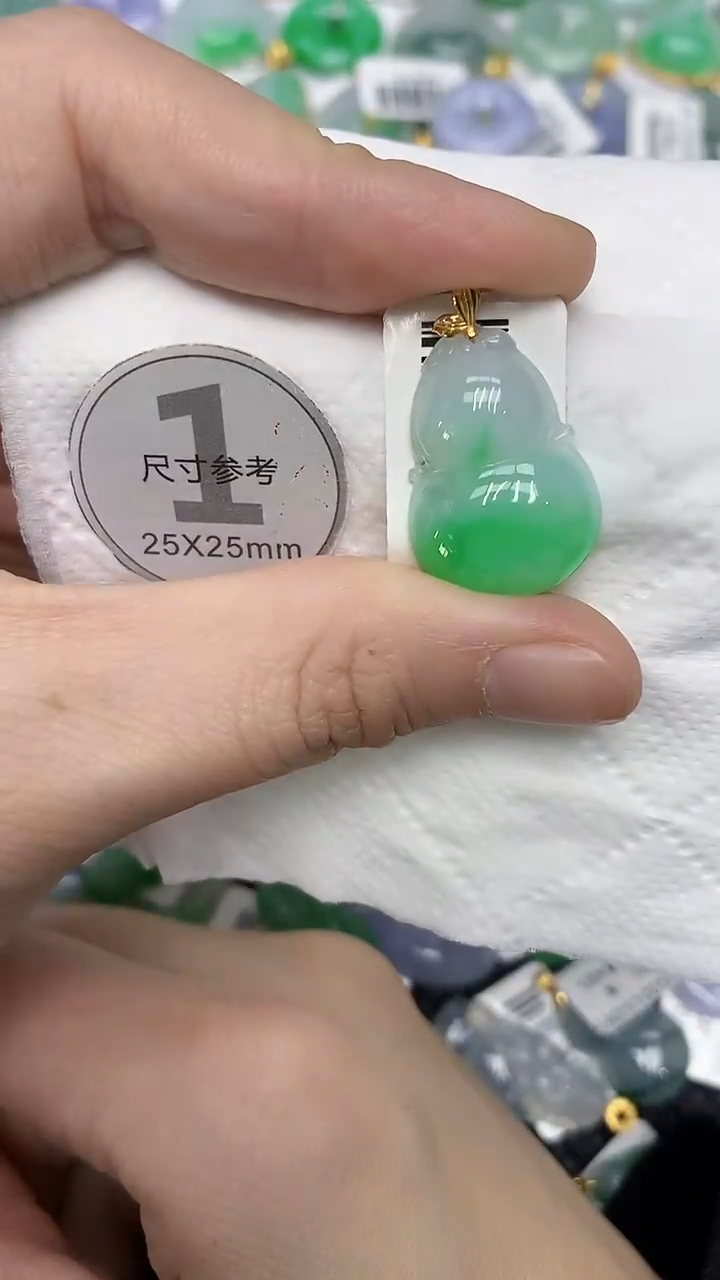 颈饰18K金镶嵌翡翠111111111