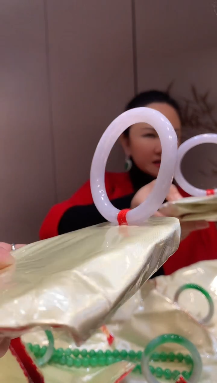 【闪购商品】翡翠手镯未镶嵌手镯 