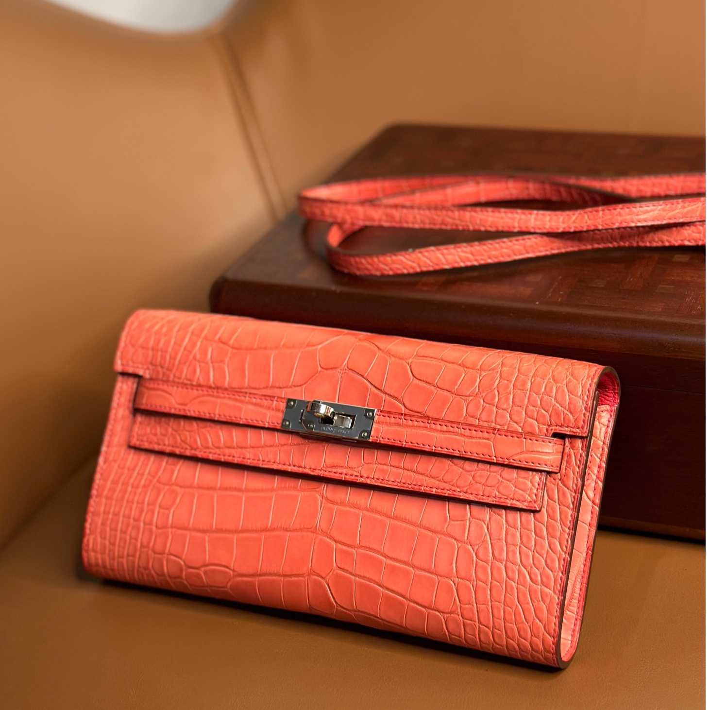 未使用 Hermes/爱马仕 kelly togo 雾面鳄鱼皮 45杜鹃红银扣 Z刻