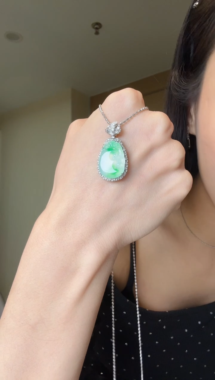 【闪购商品】翡翠吊坠(不含链)18K金镶嵌天然翡翠吊坠