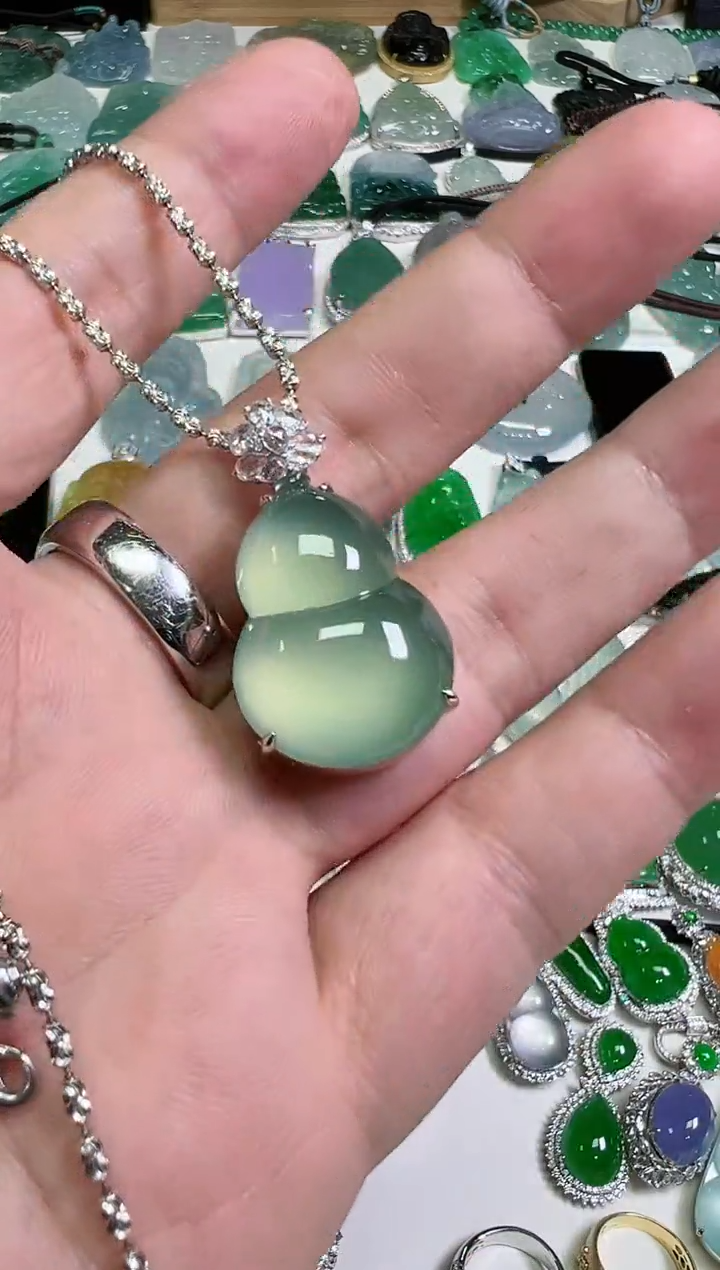 翡翠18K金镶嵌颈饰天然缅甸翡翠