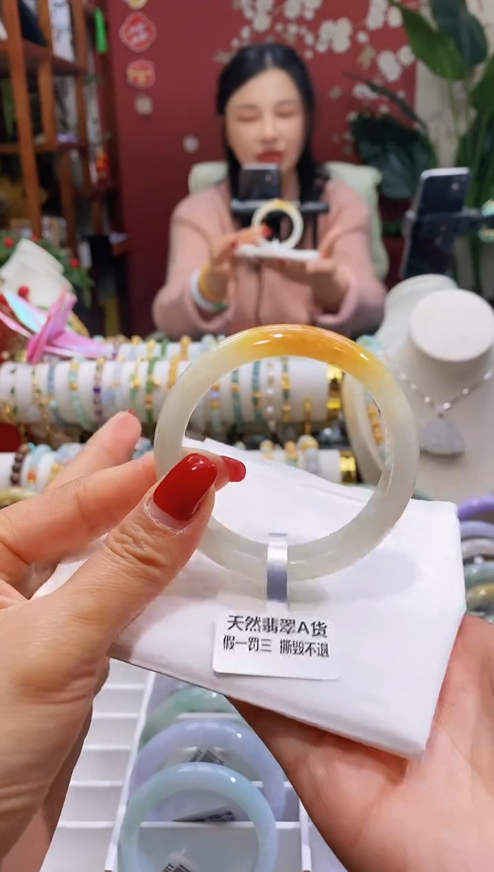 【闪购商品】翡翠手镯未镶嵌92黄翡53-55/13.4*7.8