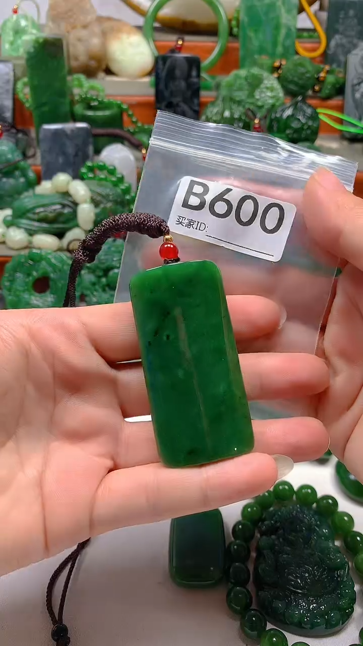 和田玉未镶嵌珠宝半成品1