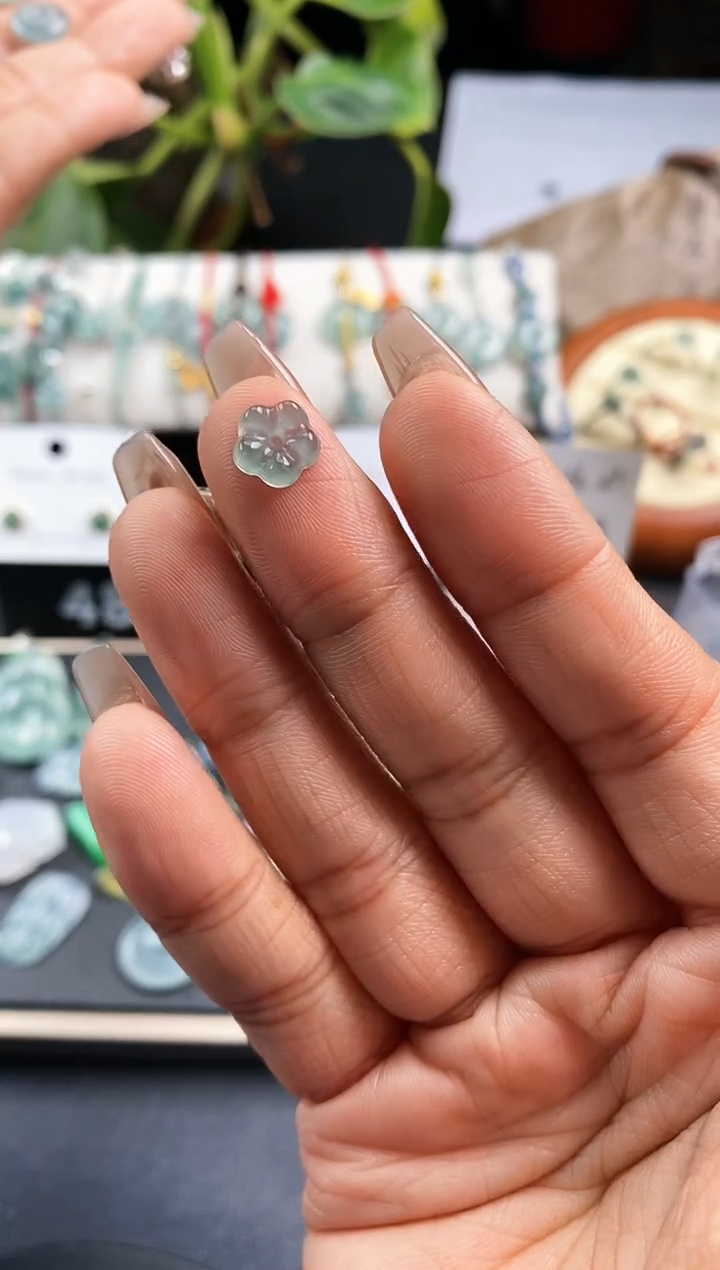 【闪购商品】翡翠配石小花------------------