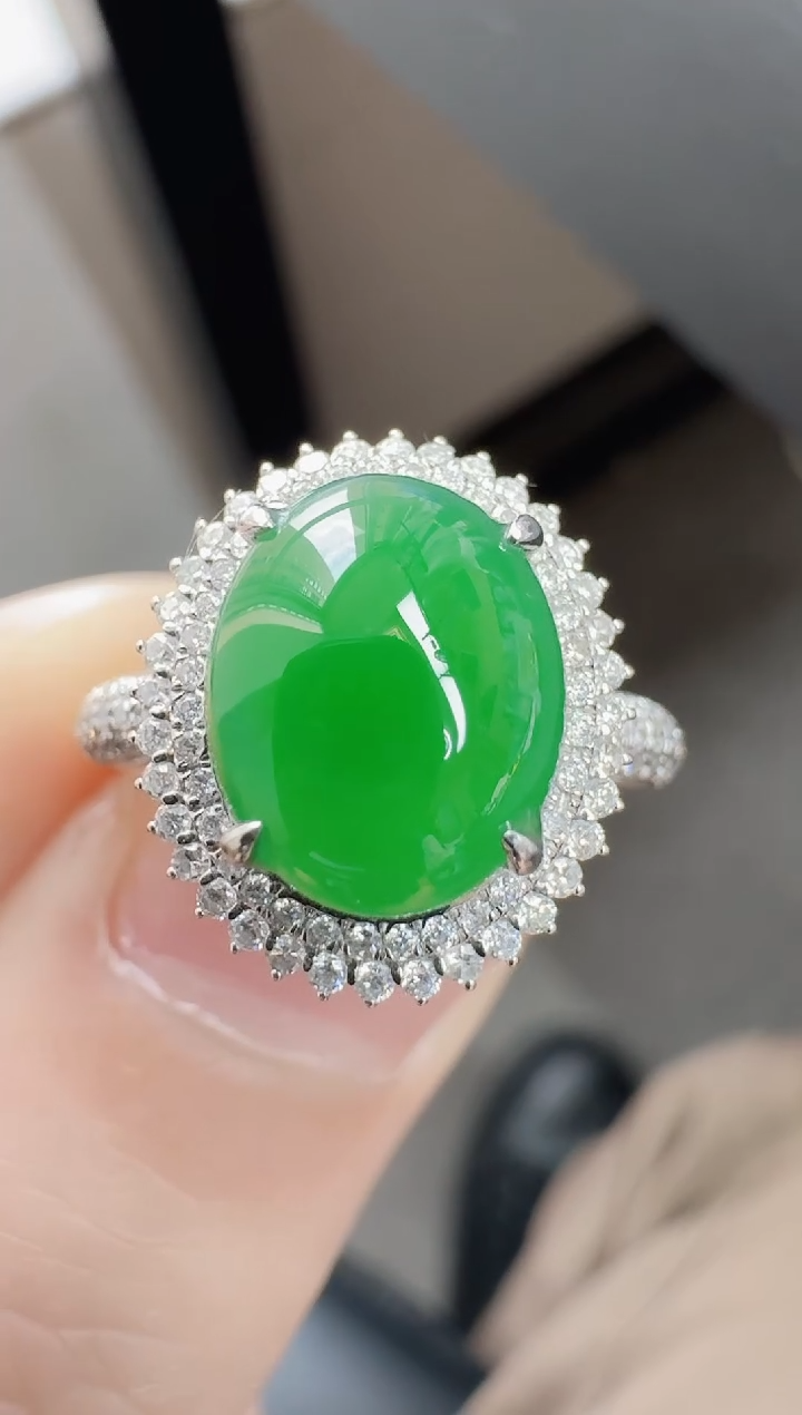 18K金镶嵌戒指翡翠寄售回流，24小时鉴赏期