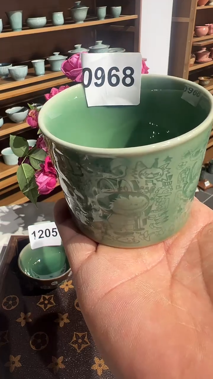 龙泉窑梅子青labubu特大号冰桶微瑕0968
