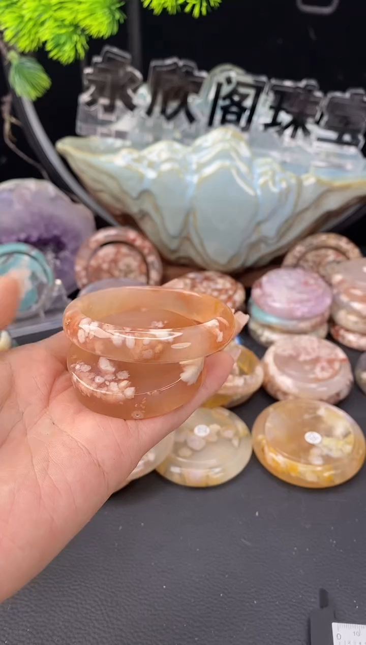 石英质玉未镶嵌手镯（圆镯）53