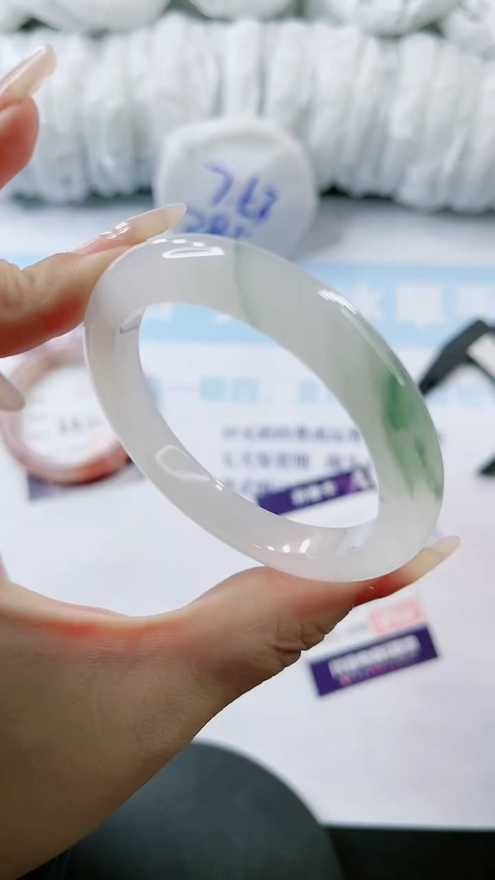 【闪购商品】石英质玉手镯未镶嵌多样性发货L511