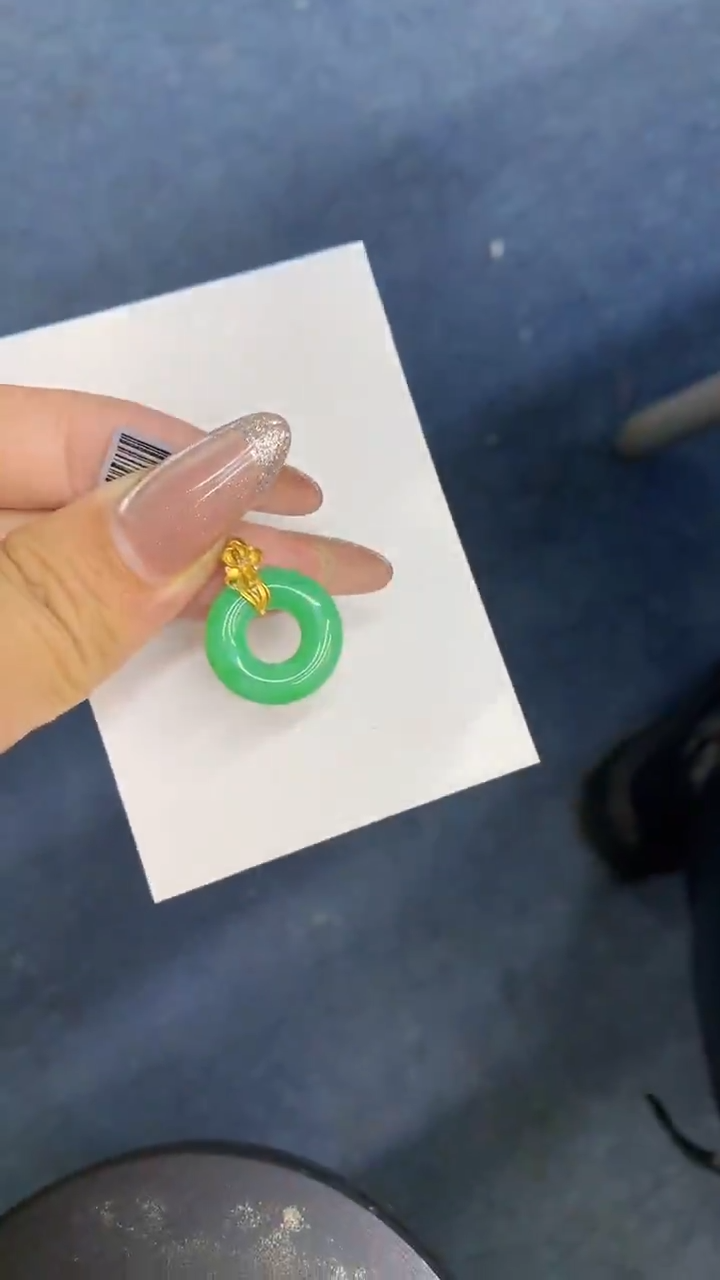 颈饰18K金镶嵌翡翠1