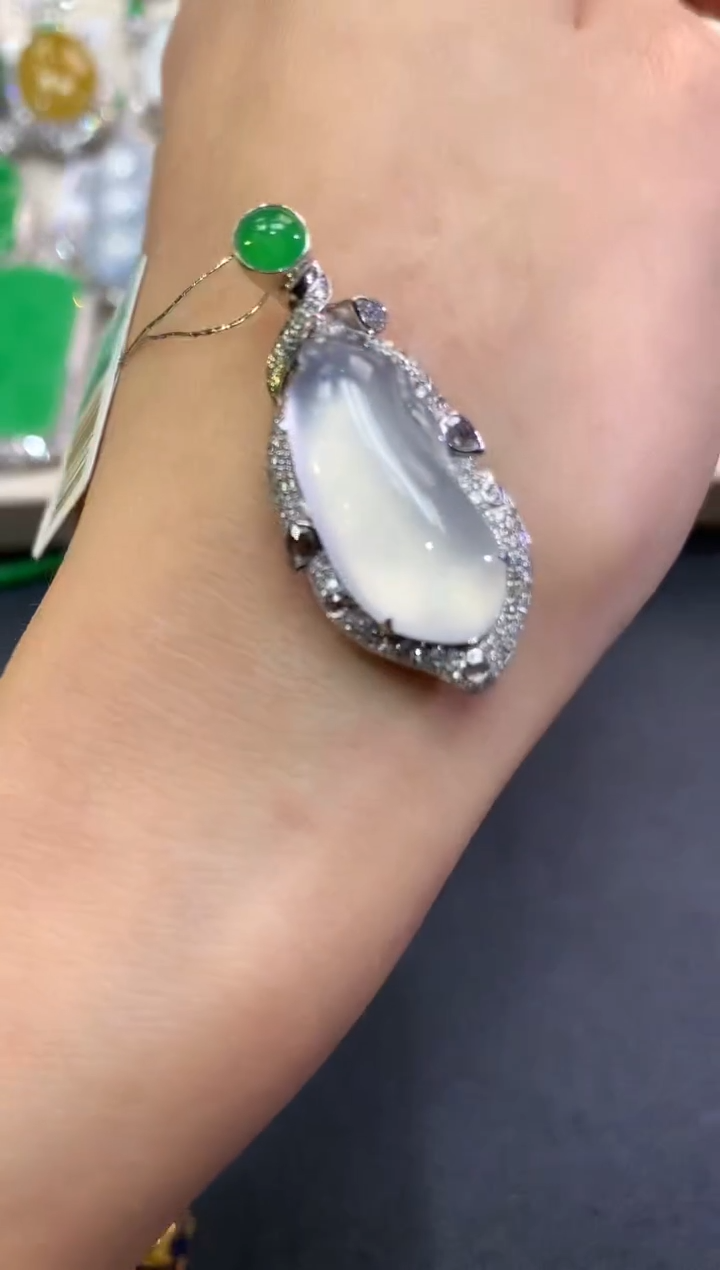 【闪购商品】翡翠吊坠(不含链)18K金镶嵌q110        