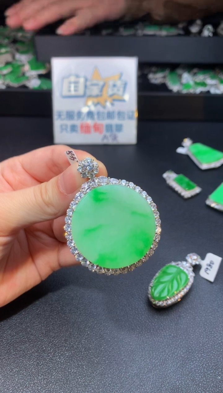 翡翠银S925镶嵌颈饰翡翠