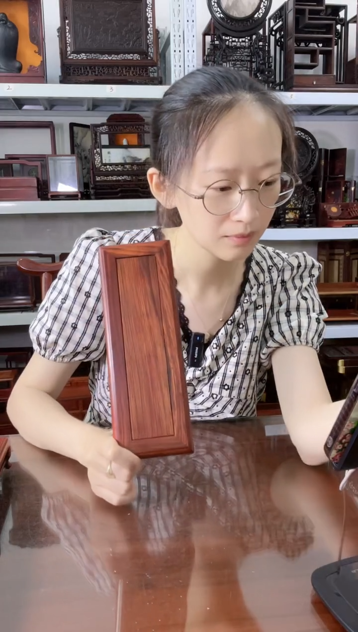 微凹黄檀（南美大红酸枝）长方底座25*8.5 *4    50