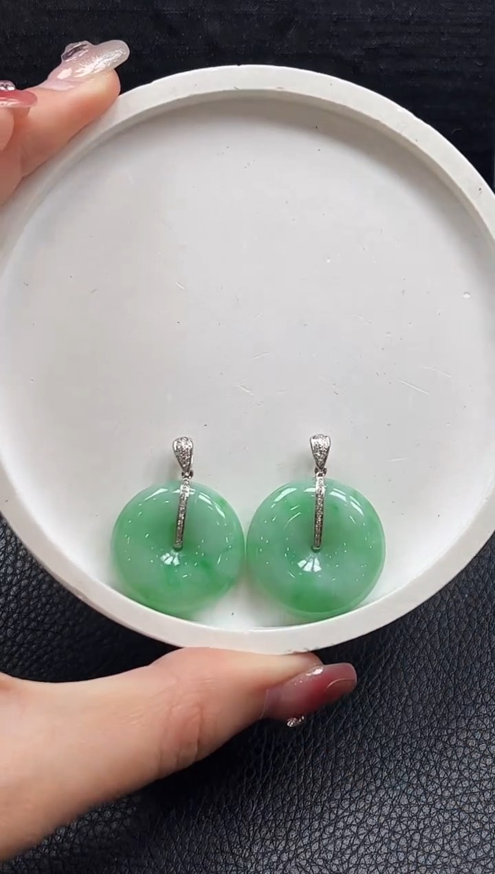 【闪购商品】翡翠颈饰18K金镶嵌平安扣多样性发1件