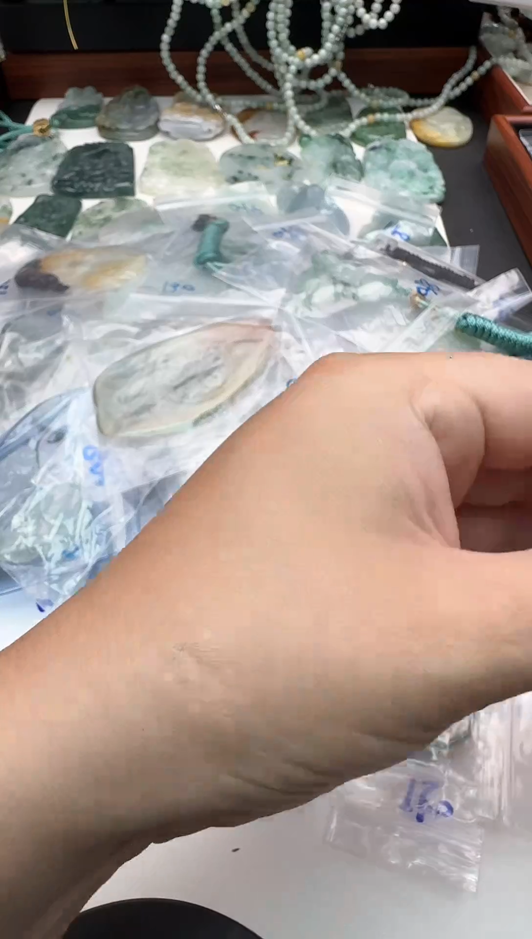 翡翠未镶嵌颈饰1