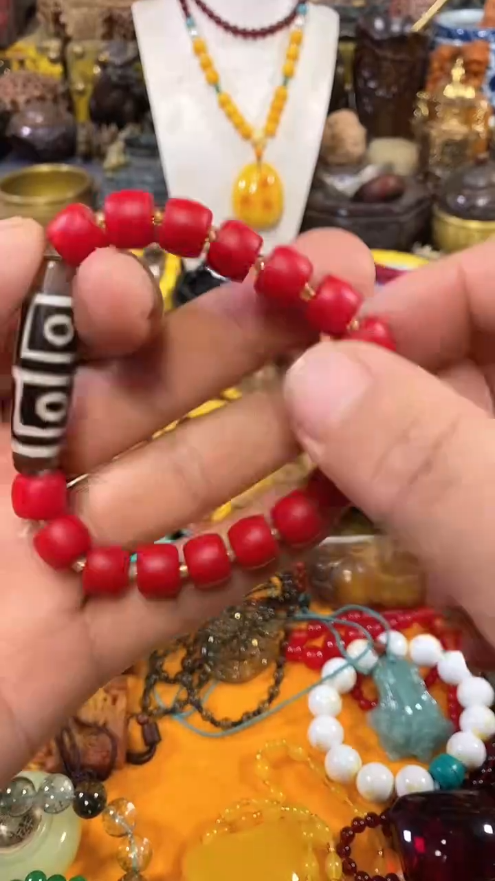 滴血莲花菩提吊坠珊