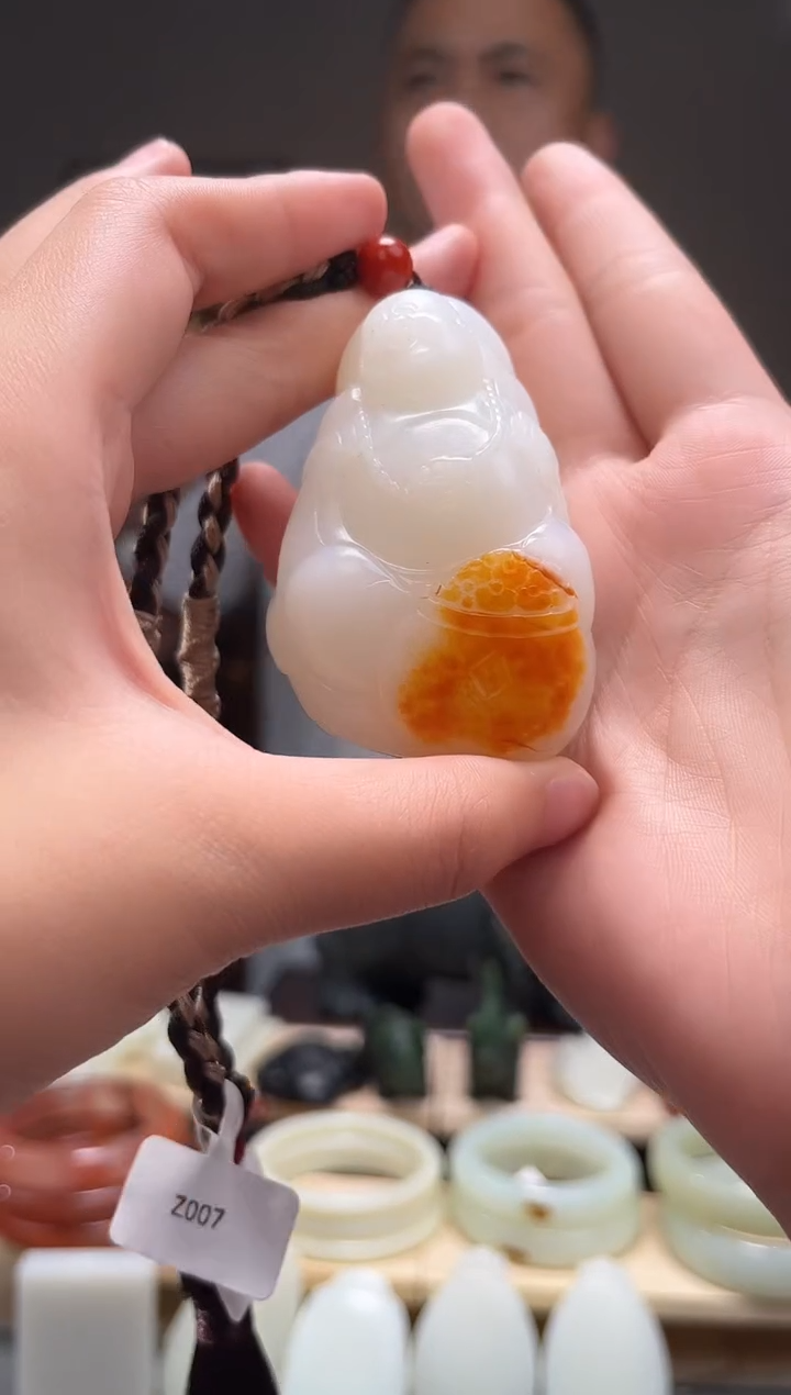 颈饰未镶嵌和田玉吊坠