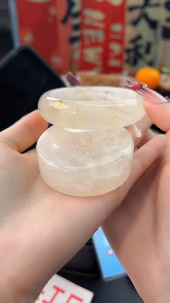 【闪购商品】石英质玉手镯未镶嵌赠送镯心（55圈口