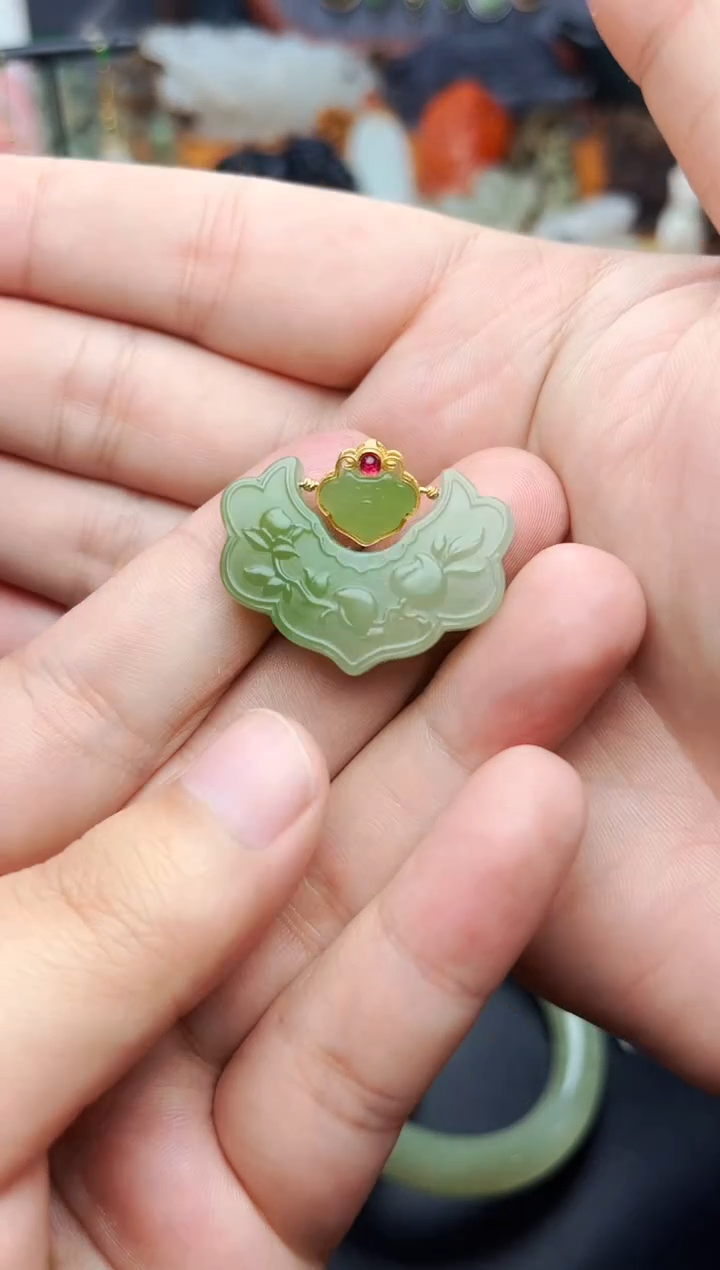 【闪购商品】和田玉颈饰18K金镶嵌如意锁  01