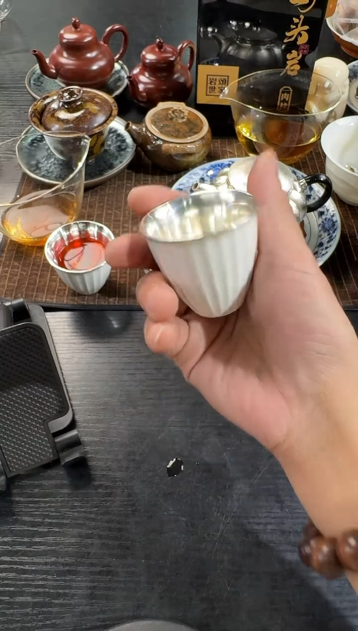 【闪购商品】呆坐 瓷包银杯----------