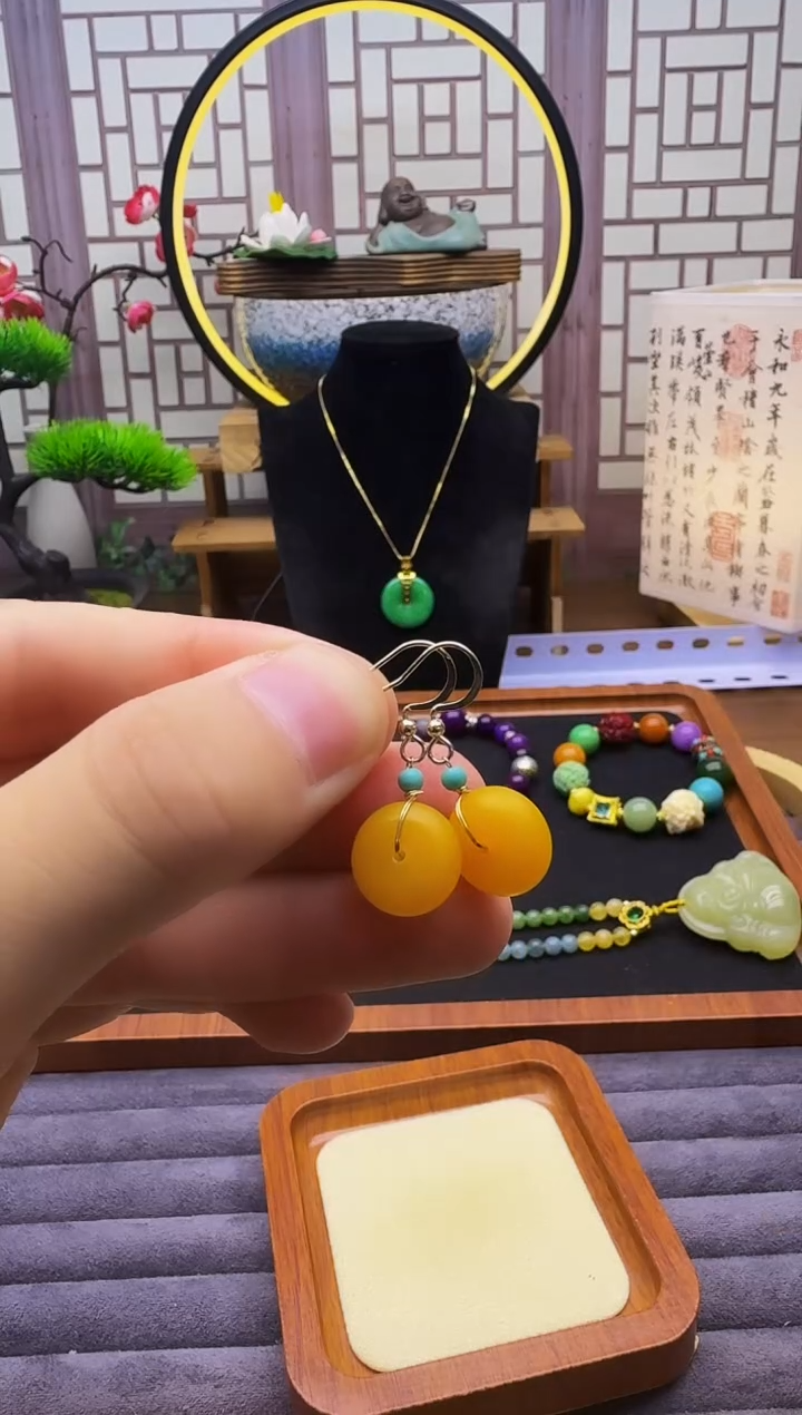 14K金镶嵌蜜蜡耳饰E82