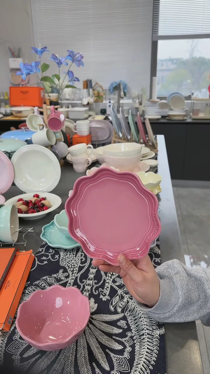 【闪购商品】瓷炻彩花边盘18CM-玫瑰粉