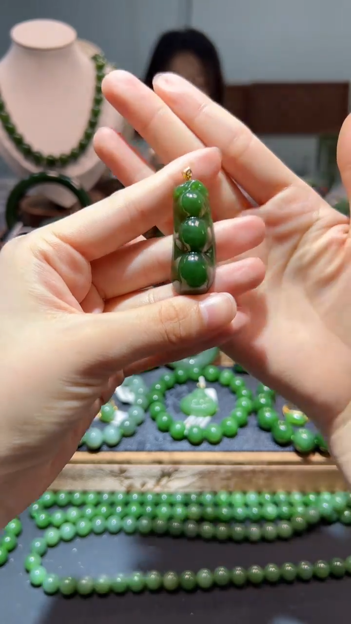 和田玉（碧玉）18K金镶嵌颈饰1