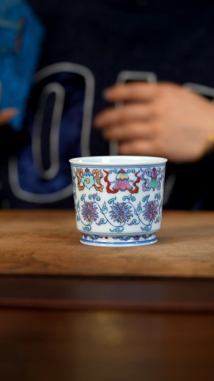 【闪购商品】青花斗彩缠枝莲托八宝杯