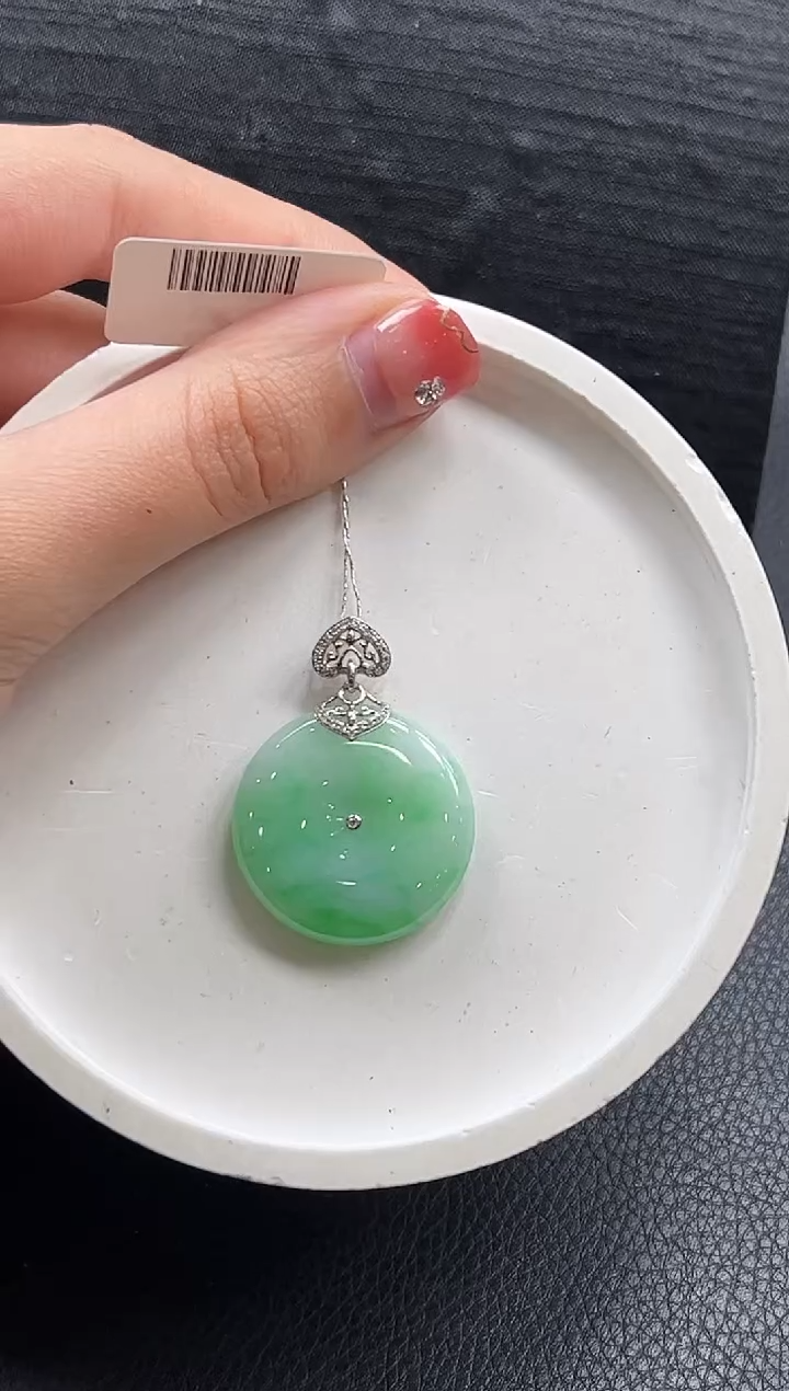 【闪购商品】翡翠颈饰18K金镶嵌平安扣