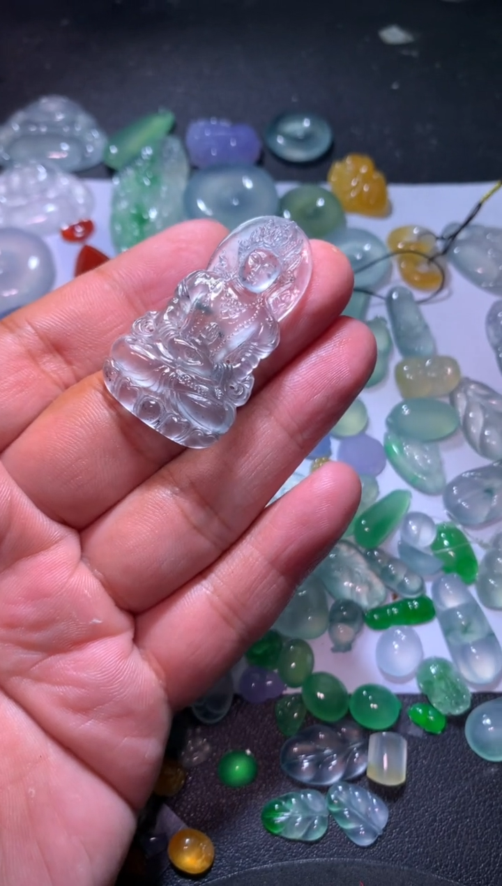 【闪购商品】翡翠颈饰未镶嵌渡母