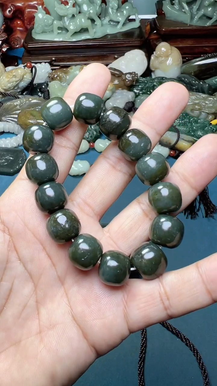 未镶嵌和田玉把件-