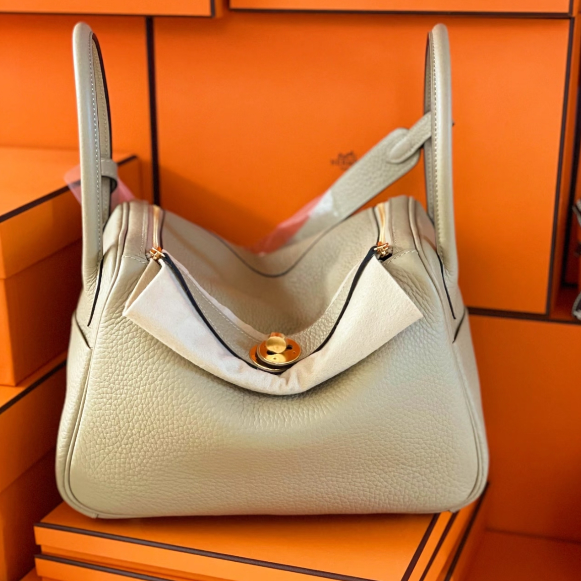 未使用 Hermes/爱马仕 lindy26 风衣灰 金扣 tc皮 K刻