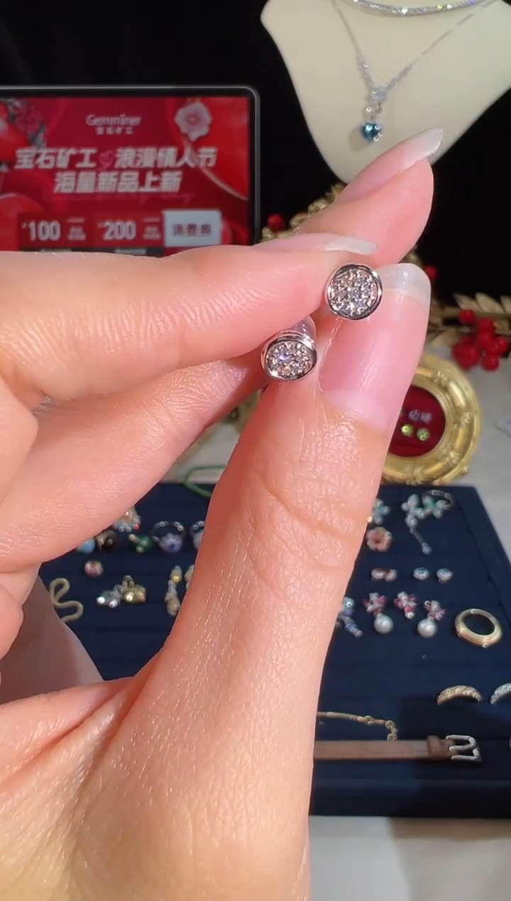 【闪购商品】钻石耳饰18K金镶嵌BE9161